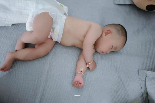 舞钢四个月宝宝不爱笑